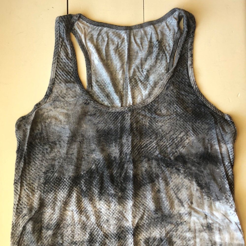4 Tank Tops - Picture 4 of 5